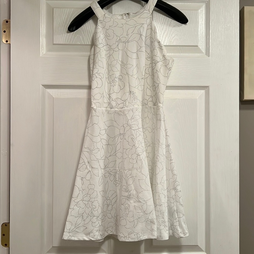 NWOT White flower pattern/glitter dress